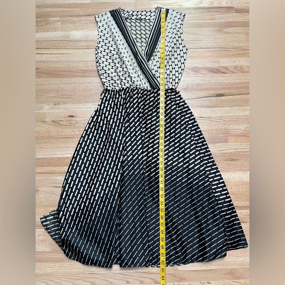 Vintage geometric V neck dress - Picture 6 of 7